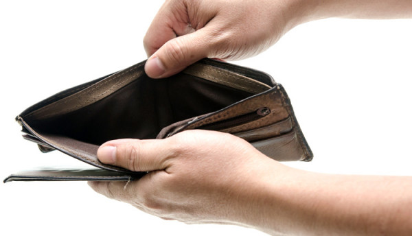 Λάρισα – Έφυγε στο εξωτερικό με τον εραστή της και 87.000 ευρώ – Ξεσπά ο σύζυγός της