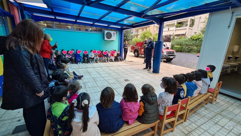 Το νηπιαγωγείο που εκπαιδεύει πυροσβέστες