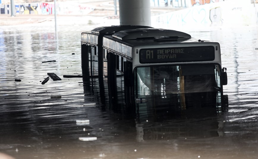 Κακοκαιρία «Μπάλλος« - Η ανακοίνωση της ΟΣΥ για το πλημμυρισμένο λεωφορείο στην Ποσειδώνος