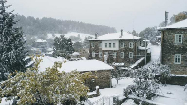 Κακοκαιρία «Μπάλλος» – Έπεσαν τα πρώτα χιόνια στη Φλώρινα