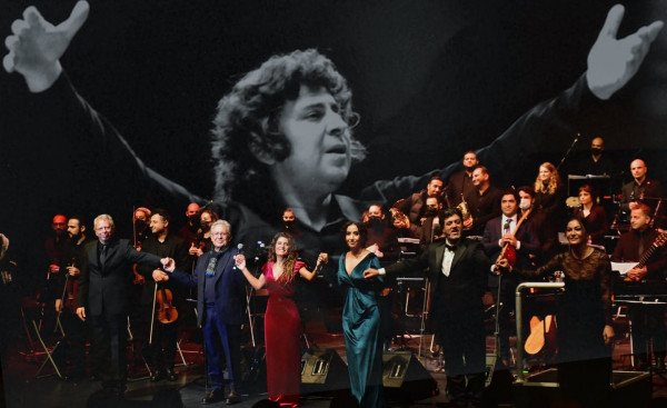 Τουρκία – Μεγάλη συναυλία αφιερωμένη στον Μίκη Θεοδωράκη από τον Ζουλφί Λιβανελί