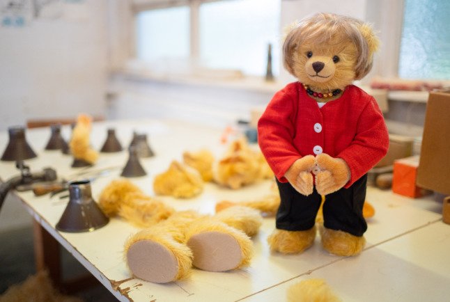 Άνγκελα Μέρκελ – Ξεπούλησαν τα λούτρινα αρκουδάκια της