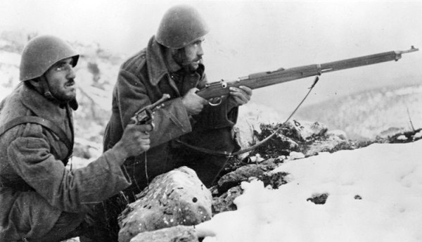 Είναι «ήρωες» οι αστυνομικοί στο Πέραμα; Ντροπή σας, λίγη ενσυναίσθηση δε βλάπτει