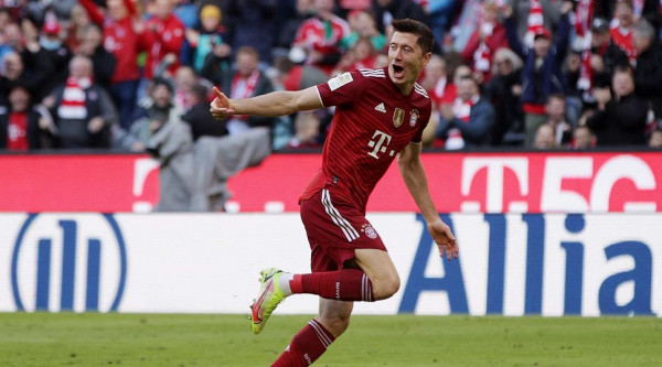 Διατηρήθηκε στην κορυφή η Μπάγερν (4-0), πέρασε από το Μπίλεφελντ η Ντόρτμουντ (0-3)