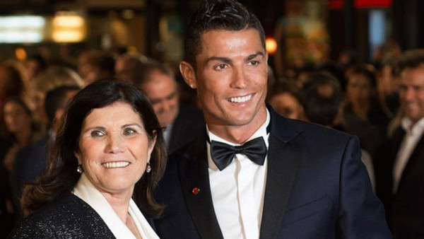 Το μήνυμα της μαμάς του Κριστιάνο για τα δίδυμα