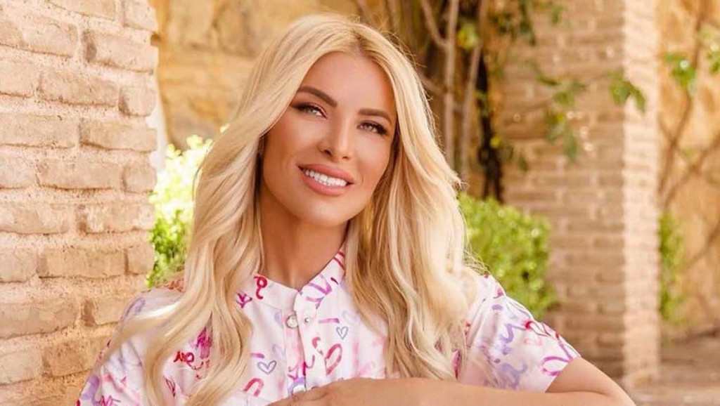 Κατερίνα Καινούργιου – «Σήμερα δεν ντρέπομαι για τα οπίσθια μου»