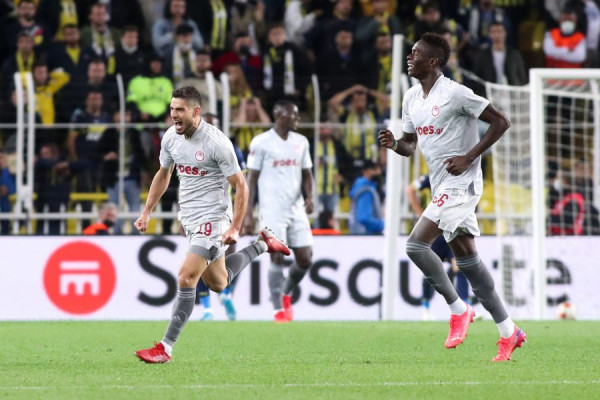 Θύρα 7 – «Του Μαρτίνς την ομαδάρα τη λένε Ολυμπιακάρα»