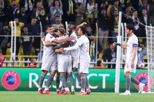 Ολυμπιακός – Σε δημοπρασία φανέλες από το ματς με τη Φενερμπαχτσέ