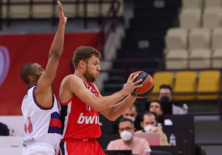 Βεζένκοφ – «Έχουμε 12 παίκτες οι οποίοι μπορούν να βοηθήσουν εξίσου»