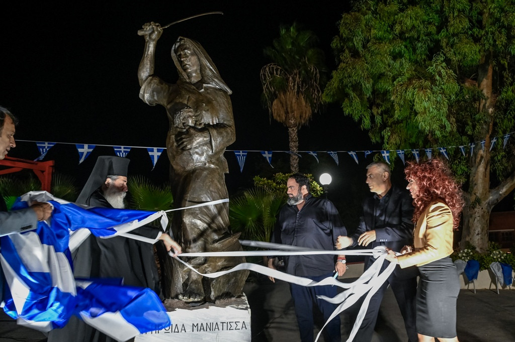 Μανιάτισσα Ηρωίδα – Ο Πειραιάς τιμά την αυτοθυσία των γυναικών που ταπείνωσαν τις στρατιές του Ιμπραήμ