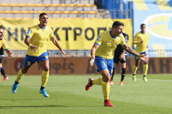 Η μεγάλη επιστροφή του Νίκου Καρέλη