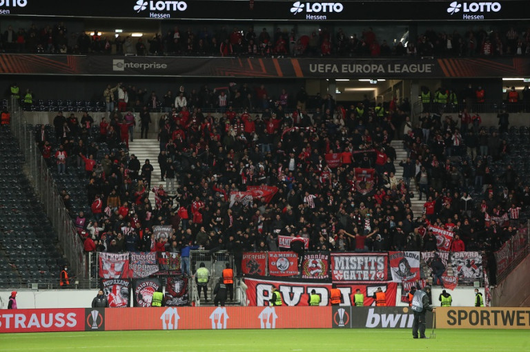 Δίπλα στην ομάδα ο κόσμος του Ολυμπιακού