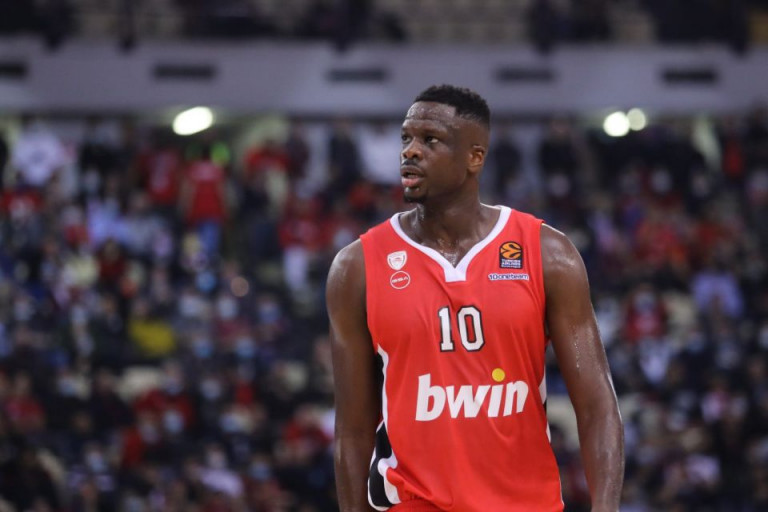 Ολυμπιακός – Δεν θα πιστεύετε τι συνέβη όσο ο Φαλ ήταν στο παρκέ του ΣΕΦ