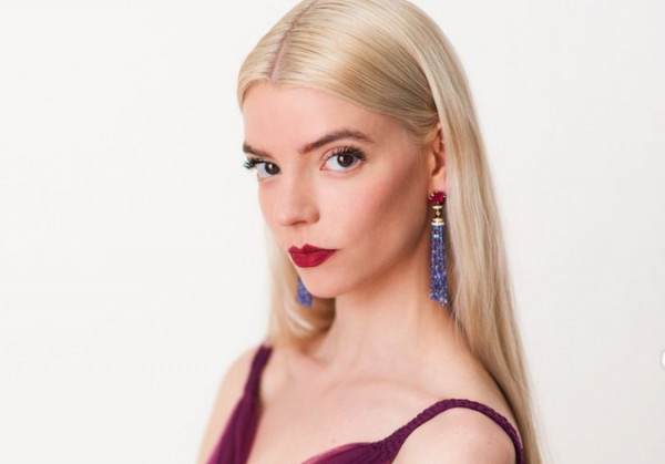 Άνια Τέιλορ Τζόι – Έκανε «επίσημη» την σχέση της με τον οίκο Dior