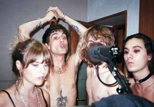 Maneskin – Φωτογραφήθηκαν ολόγυμνοι για το νέο τους δίσκο (NSFW)