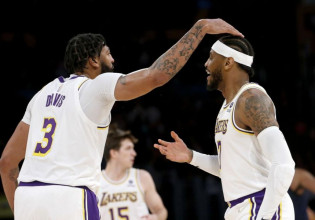 ΝΒΑ – Προχωρούν ακάθεκτοι οι Γουόριορς, πρώτη νίκη με πρωταγωνιστή τον Άντονι για τους Λέικερς