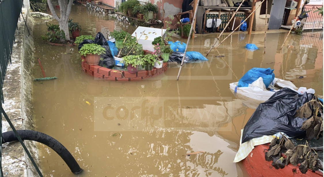 Κέρκυρα - Πλημμύρισαν σπίτια και δρόμοι μετά την πρωινή βροχή
