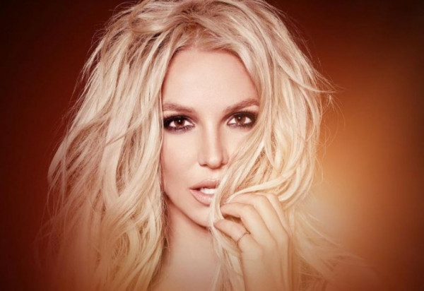 Μπρίτνεϊ Σπίαρς – Γιορτάζει γυμνή την ελευθερία της από την κηδεμονία του πατέρα της