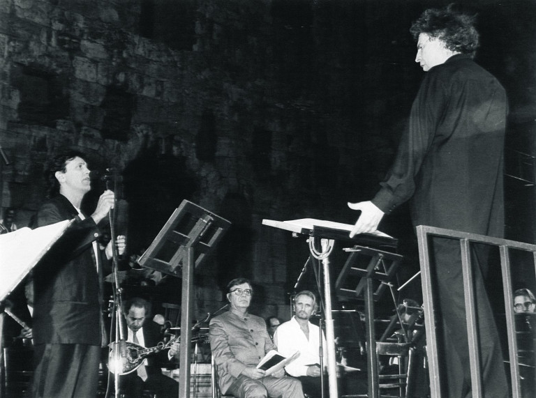 Γιώργος Νταλάρας – «Οταν λες το “Αξιον εστί” πρέπει να “τρίζουν” τα φωνήεντα»