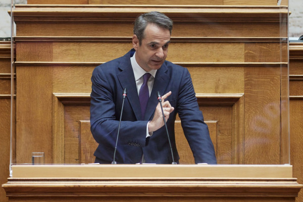 Mitsotakis stresses mutual defence pact, frigates in ratification debate on Greece-France strategic accord