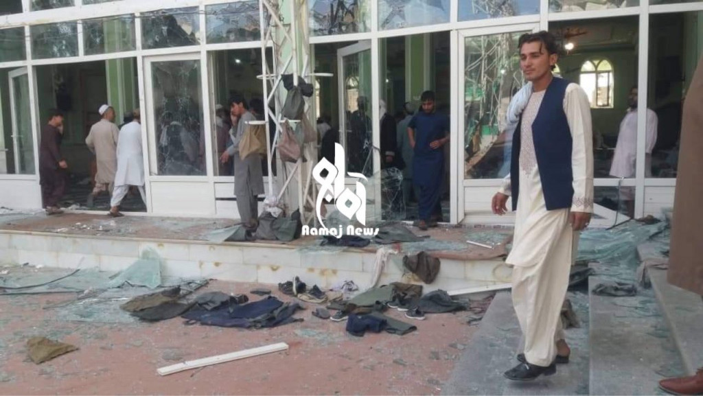 Αφγανιστάν – Εικόνες σοκ μετά την έκρηξη σε τζαμί στην Κανταχάρ – Στους 62 οι νεκροί