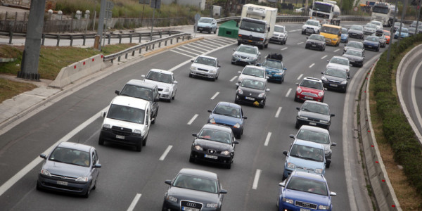 Τροχαίο με τραυματίες στην Αττική Οδό – Χαμός στο δρόμο με μποτιλιάρισμα χιλιομέτρων