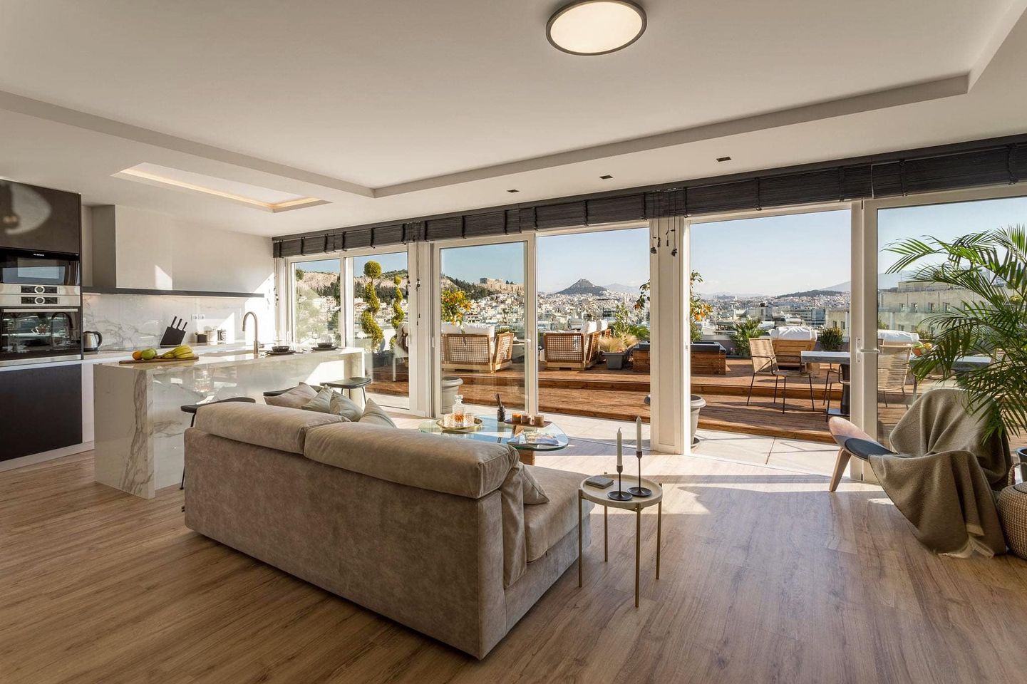 Αthens Stay – Χριστόφορος Πέτσης: “Το γρήγορο και χωρίς διακοπές Internet μας βοηθά να κάνουμε τη διαφορά στους πελάτες μας”