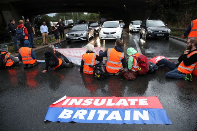 Insulate Britain –  Οι περιβαλλοντικοί ακτιβιστές που θέλουν να… μονώσουν τη Βρετανία