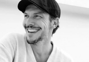 Iωάννης Παπαζήσης – Η επαγγελματική του πορεία και ο λόγος που θέλει να κρατάει κρυφή την προσωπική του ζωή