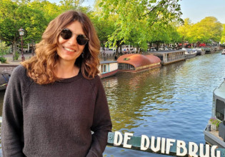 Πόπη Τσαπανίδου – Ποζάρει με το εγγονάκι της