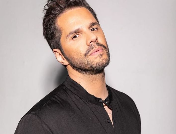 Γιώργος Τσαλίκης – Η μπηχτή στην Καινούργιου και τα… φιλάκια στον Γκουντάρα – «Επειδή εγώ δεν φοράω μάσκα…»