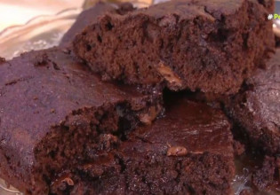 Ο Τίμος Ζαχαράτος μοιράζεται τα μυστικά του για την τέλεια σοκολατόπιτα!