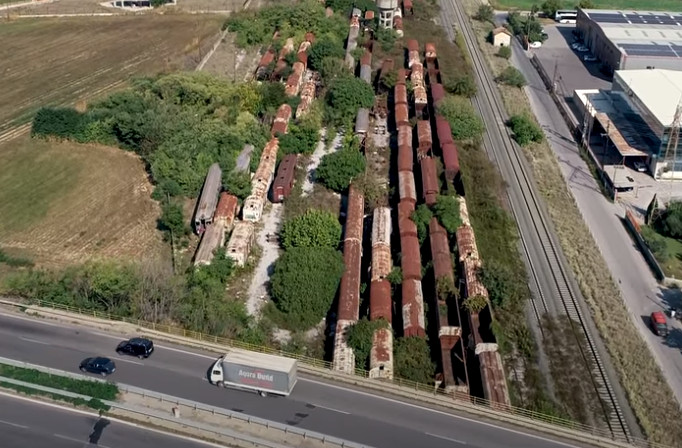 Θεσσαλονίκη - Εντυπωσιακά πλάνα από το νεκροταφείο τρένων στην καρδιά της πόλης