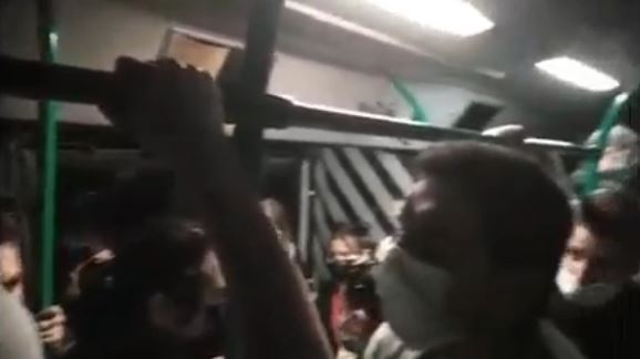 Λέσβος - Φοιτητές στριμωγμένοι σαν σαρδέλες μέσα σε λεωφορείο - Δείτε βίντεο