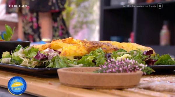 Η Φλορίντα μαγειρεύει σνίτσελ κοτόπουλο με κρούστα πατάτας και τυριού