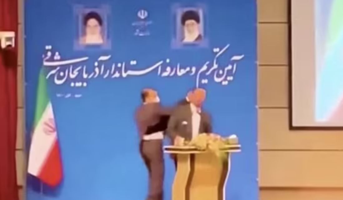 Ιράν - Καρέ καρέ η στιγμή που πολιτικός χαστουκίζει δημοσίως κυβερνήτη - Γιατί ήταν έξαλλος