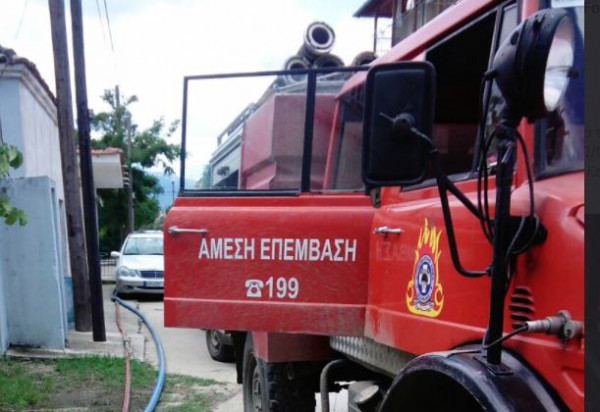 Φωτιά πήρε αυτοκίνητο στην εθνική οδό Αθηνών – Λαμίας