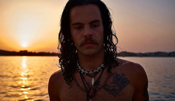 Ελένη Μενεγάκη – Τα χρόνια πολλά του γιου της Άγγελου