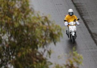 Χανιά – Καταγγελία από διανομείς – «Ζητήσαμε αύξηση και ένσημα και μας απέλυσαν»