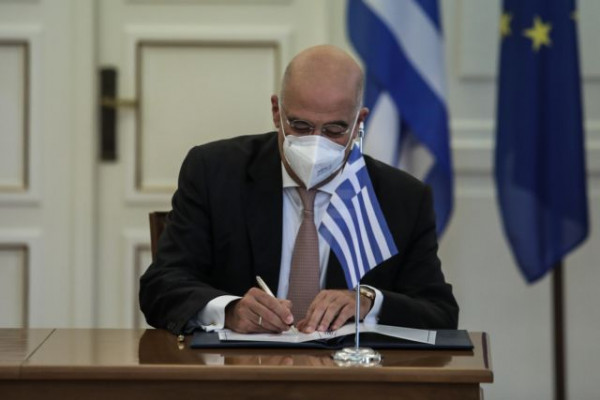 Δένδιας στη Βουλή – Η εθνική ομοψυχία είναι το ίδιο ισχυρό όπλο όπως και οι φρεγάτες