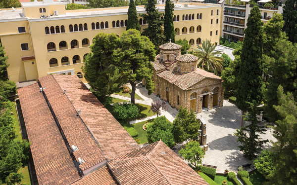 Επίθεση με βιτριόλι σε μητροπολίτες – Για απόπειρα ανθρωποκτονίας κατηγορείται ο ιερέας