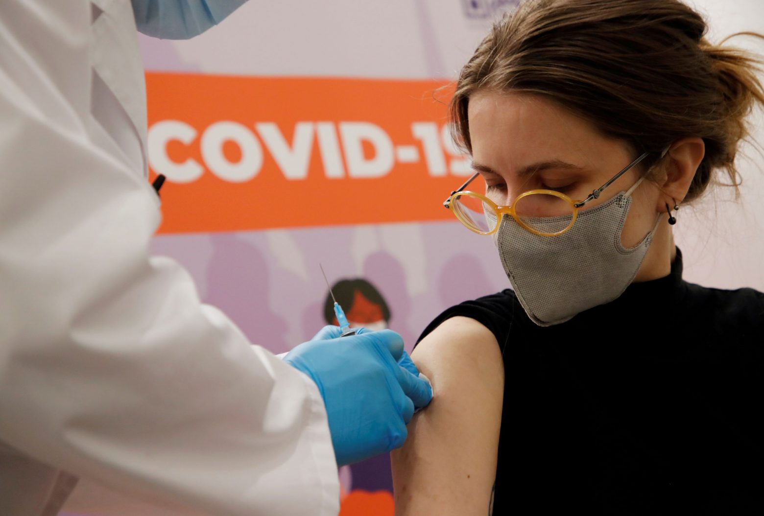 Κοροναϊός - Αν όλοι έκαναν το εμβόλιο, θα είχαμε 1 έως 5 θανάτους - Το υγειονομικό «φάουλ» των νέων μέτρων