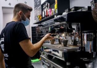 Κοροναϊός- Να έρθουν πίσω οι μάσκες στους εξωτερικούς χώρους, ζητά η Λινού