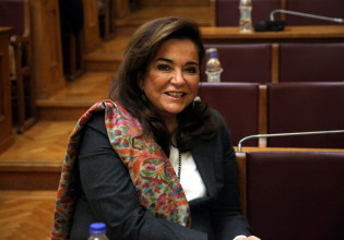 Ντόρα Μπακογιάννη – Με σθένος στη μάχη κατά του καρκίνου – Κύμα συμπαράστασης για τον πιο δύσκολο αγώνα