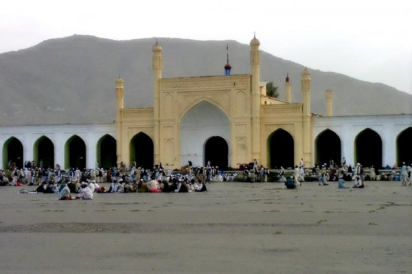 Αφγανιστάν – Νεκροί πολίτες από έκρηξη βόμβας έξω από τζαμί στην Καμπούλ