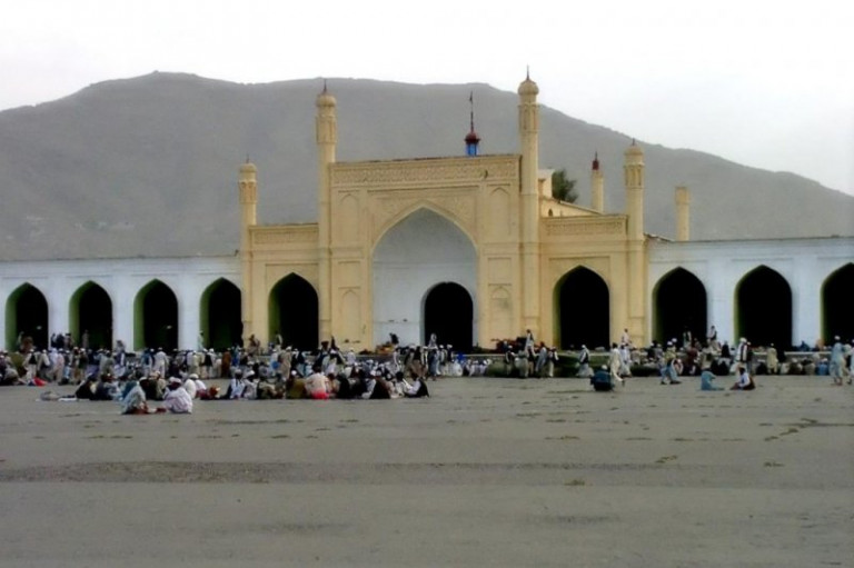 Αφγανιστάν – Νεκροί πολίτες από έκρηξη βόμβας έξω από τζαμί στην Καμπούλ