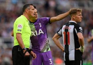 Διακοπή στο Νιούκαστλ – Τότεναμ λόγω καρδιακού επεισοδίου οπαδού