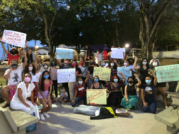 Βραζιλία – Ο Μπολσονάρο έθεσε βέτο σε νόμο για τη δωρεάν διανομή προϊόντων περιόδου σε φτωχές γυναίκες