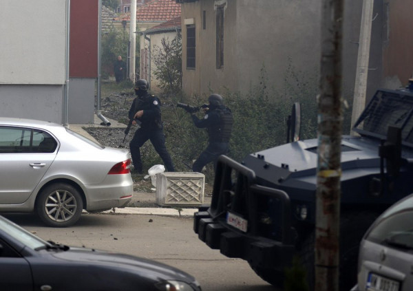 Σερβία-Κόσοβο – Σέρβοι πολίτες και Κοσοβάροι αστυνομικοί τραυματίσθηκαν σε συγκρούσεις στη Μιτρόβιτσα