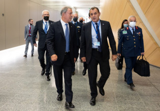 Συνάντηση Παναγιωτόπουλου με Ακάρ – «Απαιτείται τήρηση των αρχών καλής γειτονίας»